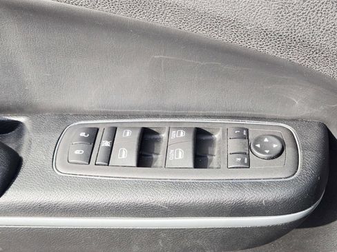 Used 2023 Chrysler 300 S image 41