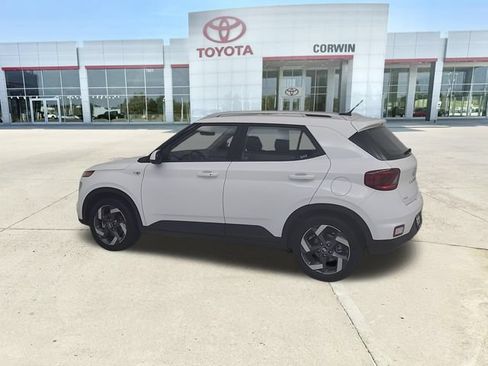 Used 2025 Hyundai Venue SEL FWD image 11