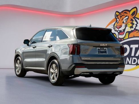 Used 2025 Kia Sorento LX FWD image 7
