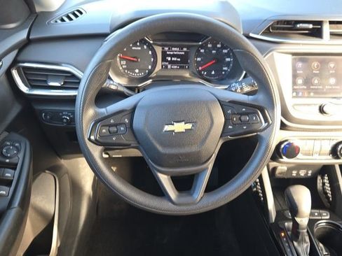 Used 2021 Chevrolet TrailBlazer LT w/ Driver Confidence Package image 2