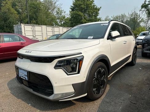Used 2023 Kia Niro Wave FWD image 2