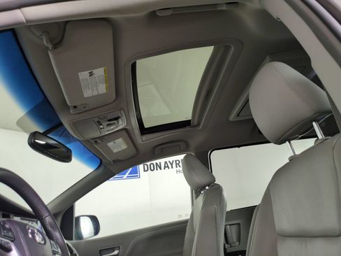 Used 2017 Toyota Sienna XLE Premium w/ Protection Package FWD image 24