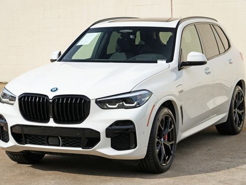 Used 2022 BMW X5 xDrive45e w/ M Sport Package AWD/4WD image 54