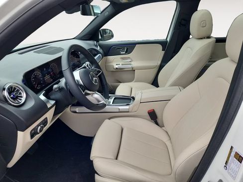 Certified 2025 Mercedes-Benz GLB 250 4MATIC image 9