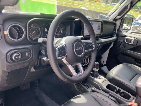 Used 2024 Jeep Wrangler Unlimited Sahara w/ Technology Group AWD/4WD image 25