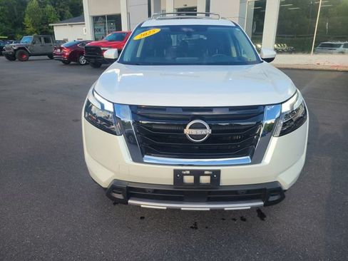 Used 2025 Nissan Pathfinder Platinum AWD/4WD image 10