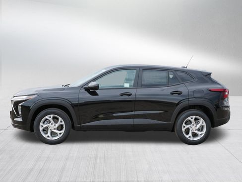 New 2026 Chevrolet Trax LS w/ LS Convenience Package image 2
