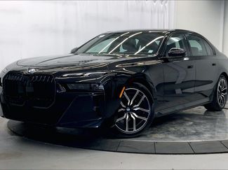 Used 2025 BMW 760i xDrive w/ Premium Package AWD/4WD video 1