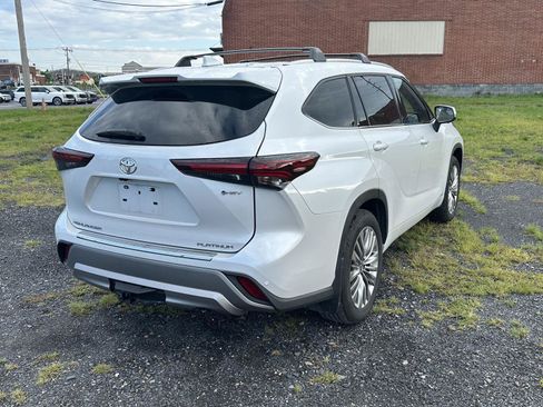 Used 2025 Toyota Highlander Platinum AWD/4WD image 8
