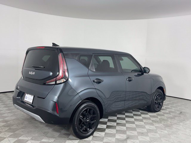 Used 2025 Kia Soul LX w/ LX Technology Package FWD image 5
