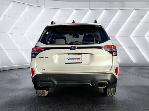 Used 2025 Subaru Forester Base image 5