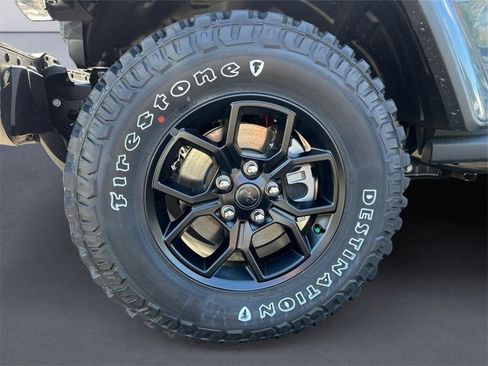 New 2025 Jeep Gladiator Willys image 9