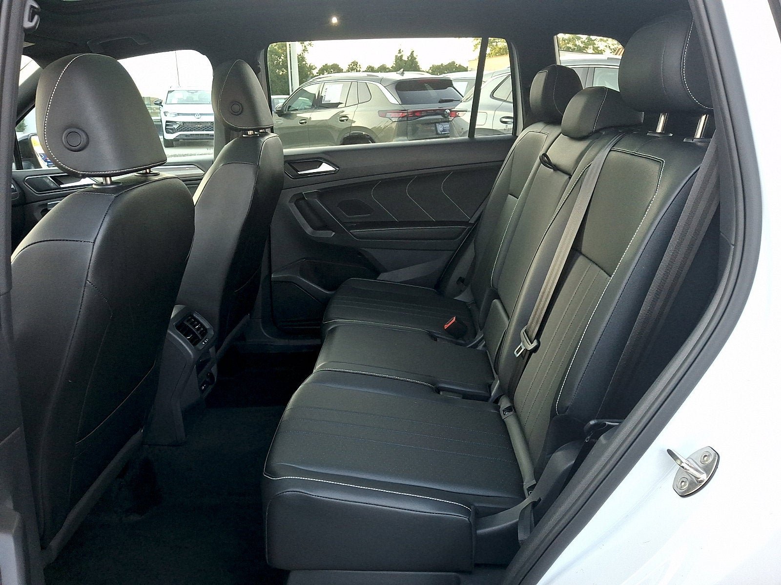 Used 2024 Volkswagen Tiguan SE R-Line AWD/4WD image 10