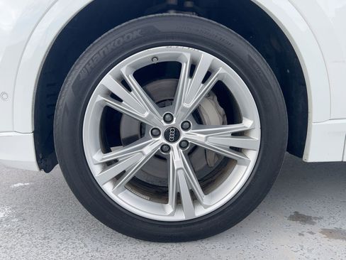 Used 2023 Audi Q8 Premium Plus image 12