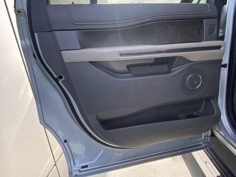 Used 2020 Ford Expedition Max Limited image 13