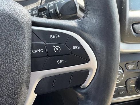 Used 2016 Jeep Cherokee Limited FWD image 19