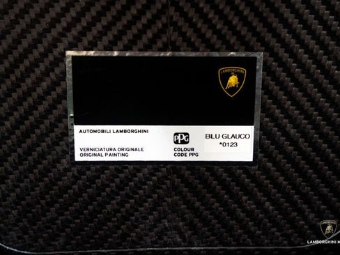 Used 2025 Lamborghini Revuelto image 8
