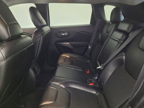 Used 2019 Jeep Cherokee Latitude Plus w/ Comfort/Convenience Group AWD/4WD image 18