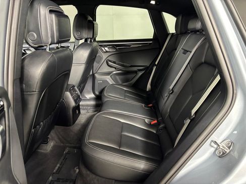 Used 2023 Porsche Macan w/ Premium Package Plus AWD/4WD image 27