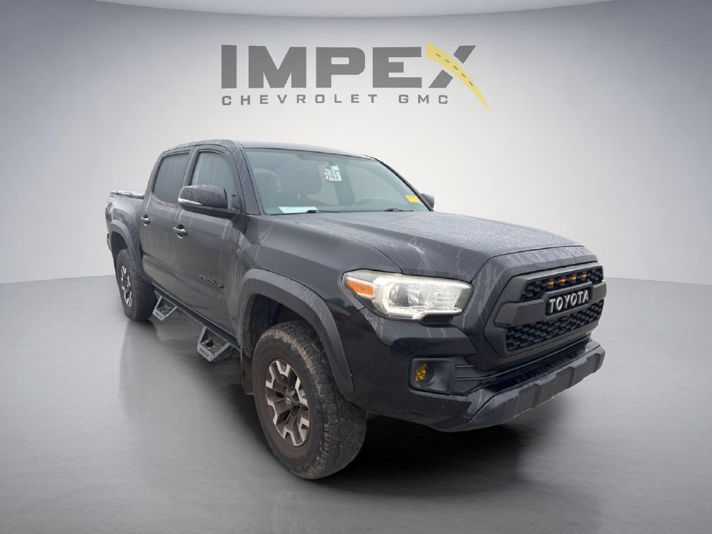 Used 2017 Toyota Tacoma TRD Off-Road AWD/4WD image 3