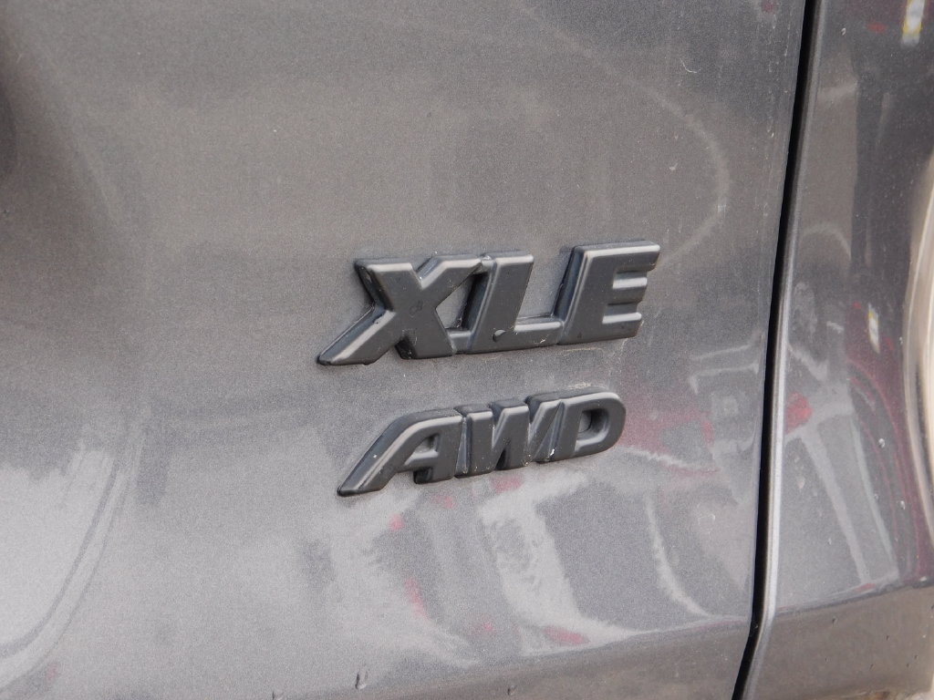 Used 2022 Toyota RAV4 XLE AWD/4WD image 11