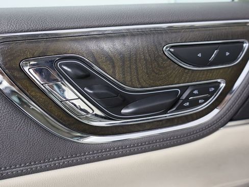 Used 2017 Lincoln Continental Reserve w/ Technology Package image 22