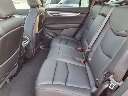 New 2025 Cadillac XT6 Luxury image 7