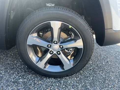 New 2025 Jeep Grand Cherokee Limited image 25