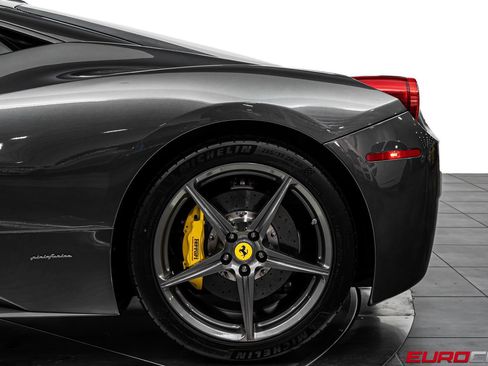 Used 2014 Ferrari 458 Italia Coupe RWD image 16