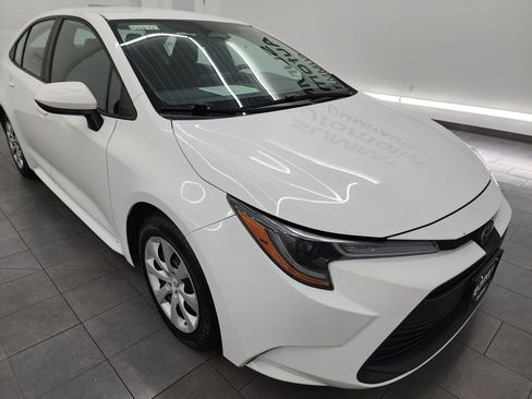 Used 2024 Toyota Corolla LE FWD image 2