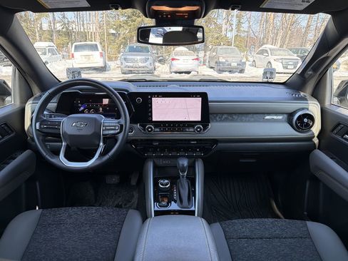 Used 2024 Chevrolet Colorado ZR2 w/ Technology Package image 23