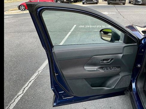 Certified 2025 Nissan Kicks S image 11