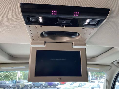 Used 2018 Chevrolet Tahoe Premier RWD image 12