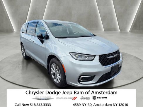 New 2026 Chrysler Pacifica Select AWD/4WD image 1