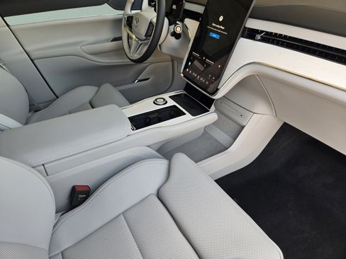 New 2026 Volvo EX90 Plus AWD/4WD image 16