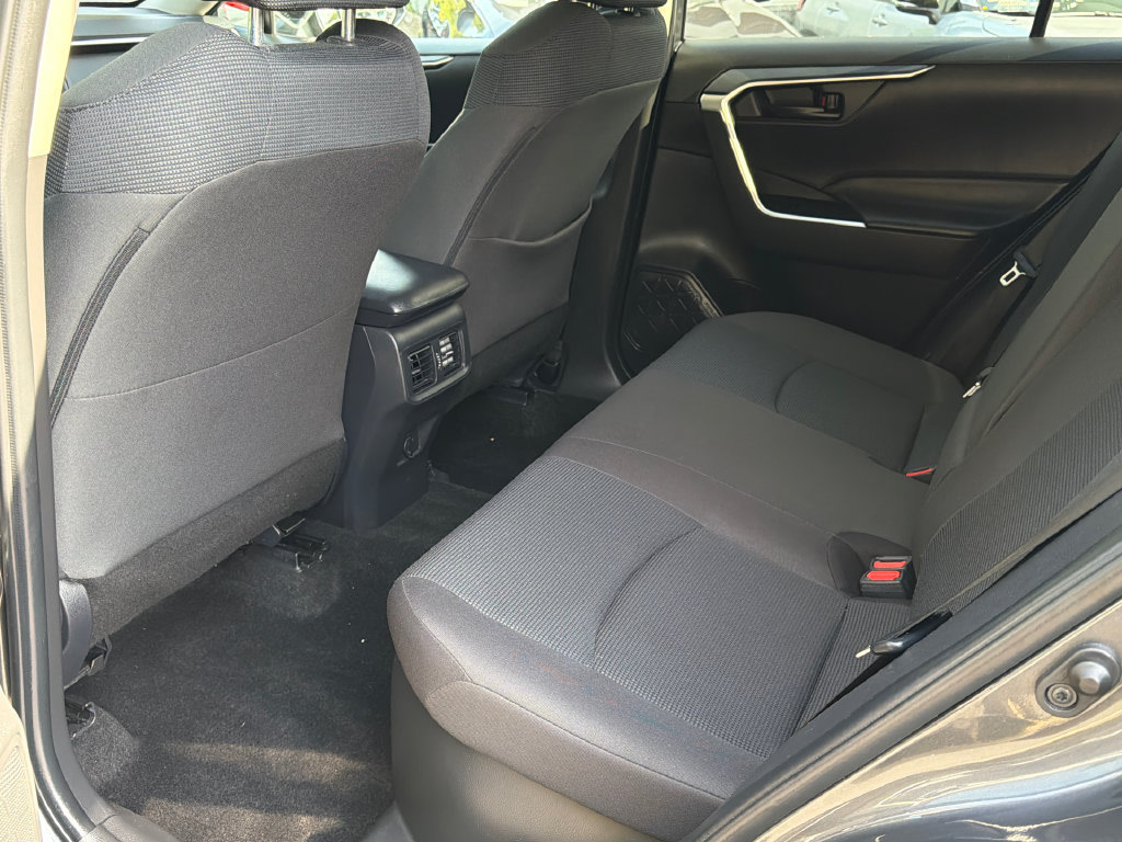 Used 2024 Toyota RAV4 LE AWD/4WD image 17