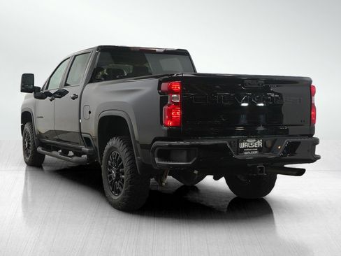 Used 2022 Chevrolet Silverado 2500 LT w/ Midnight Edition AWD/4WD image 3
