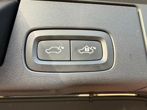 Used 2019 Volvo XC60 T5 Momentum w/ Advanced Package image 33