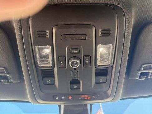 Used 2022 GMC Yukon SLT w/ SLT Premium Package AWD/4WD image 12