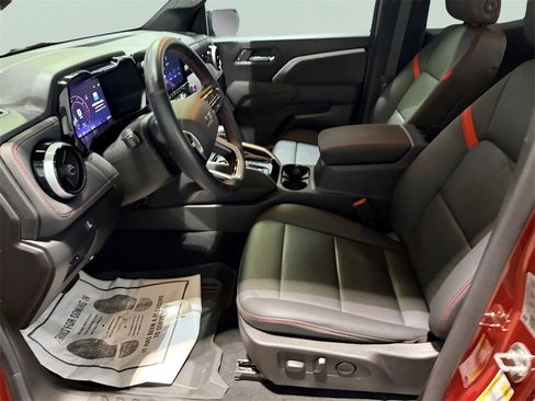 Used 2024 Chevrolet Colorado Z71 w/ Z71 Convenience Package 2 image 15