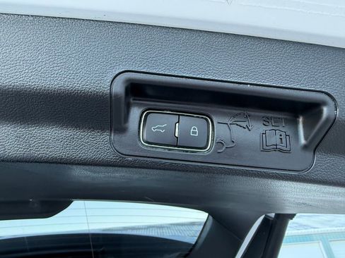 Used 2023 Ford Explorer Limited AWD/4WD image 13