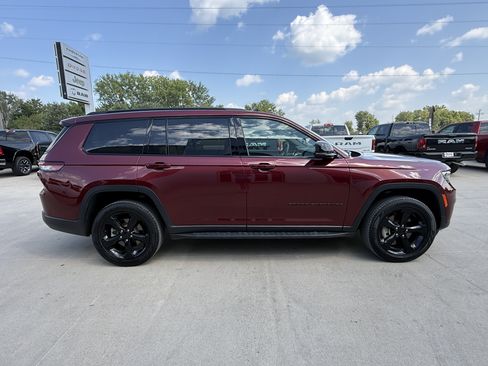 Used 2025 Jeep Grand Cherokee L Limited w/ Black Appearance Package AWD/4WD image 39