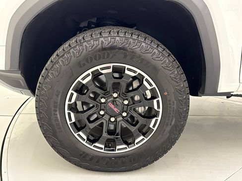 Used 2026 GMC Canyon AT4 w/ Technology Plus Package AWD/4WD image 13