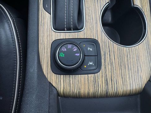 Used 2018 GMC Acadia Denali image 27