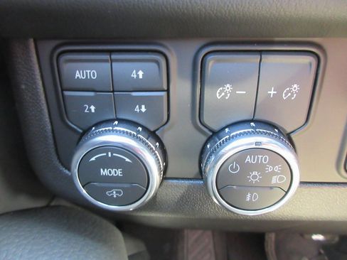 New 2026 GMC Yukon XL Denali w/ Denali Reserve Package image 18