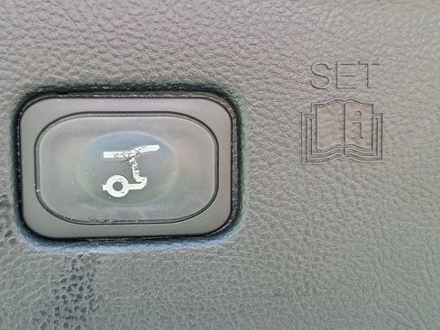 Used 2024 Ford Edge Titanium AWD/4WD image 25