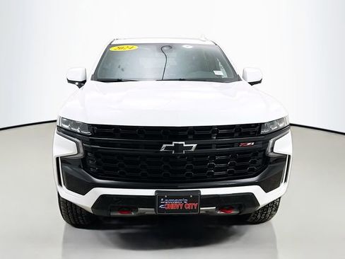 Used 2024 Chevrolet Suburban Z71 w/ Luxury Package image 2