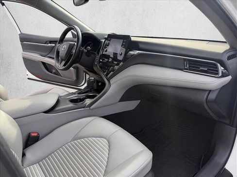 Used 2022 Toyota Camry SE image 17