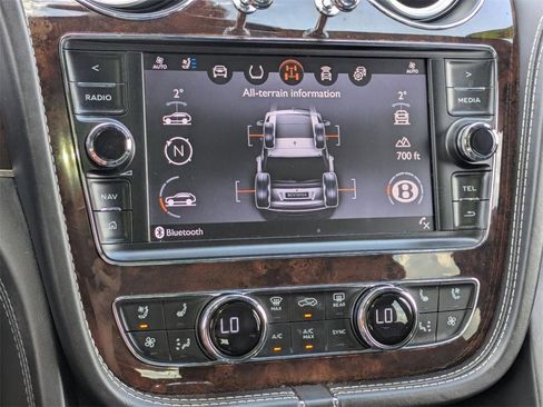 Used 2018 Bentley Bentayga image 26