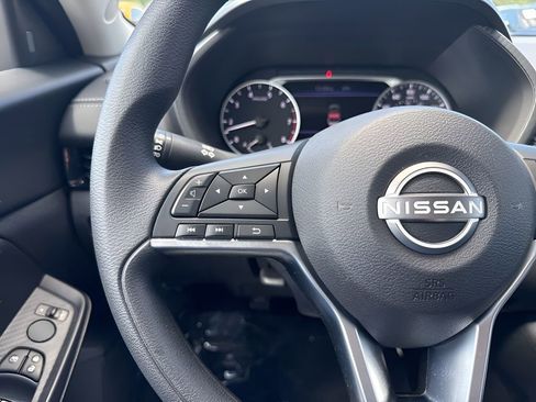 Used 2025 Nissan Sentra SV FWD image 14